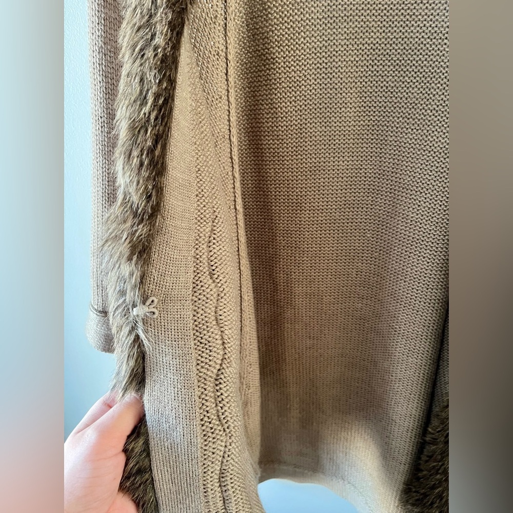 Coldwater Creek Beige Poncho/Sweater with Faux Fur Trim -M/L- Merino Wool Blend - Picture 7 of 10